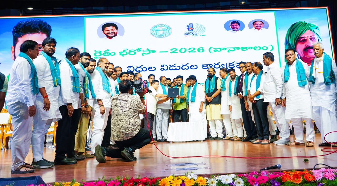 Hon’ble Chief Minister Sri A. Revanth Reddy Releases Rythu Bharosa; Addresses Farmers at Shilpakala Vedika, Hyderabad. — image 4