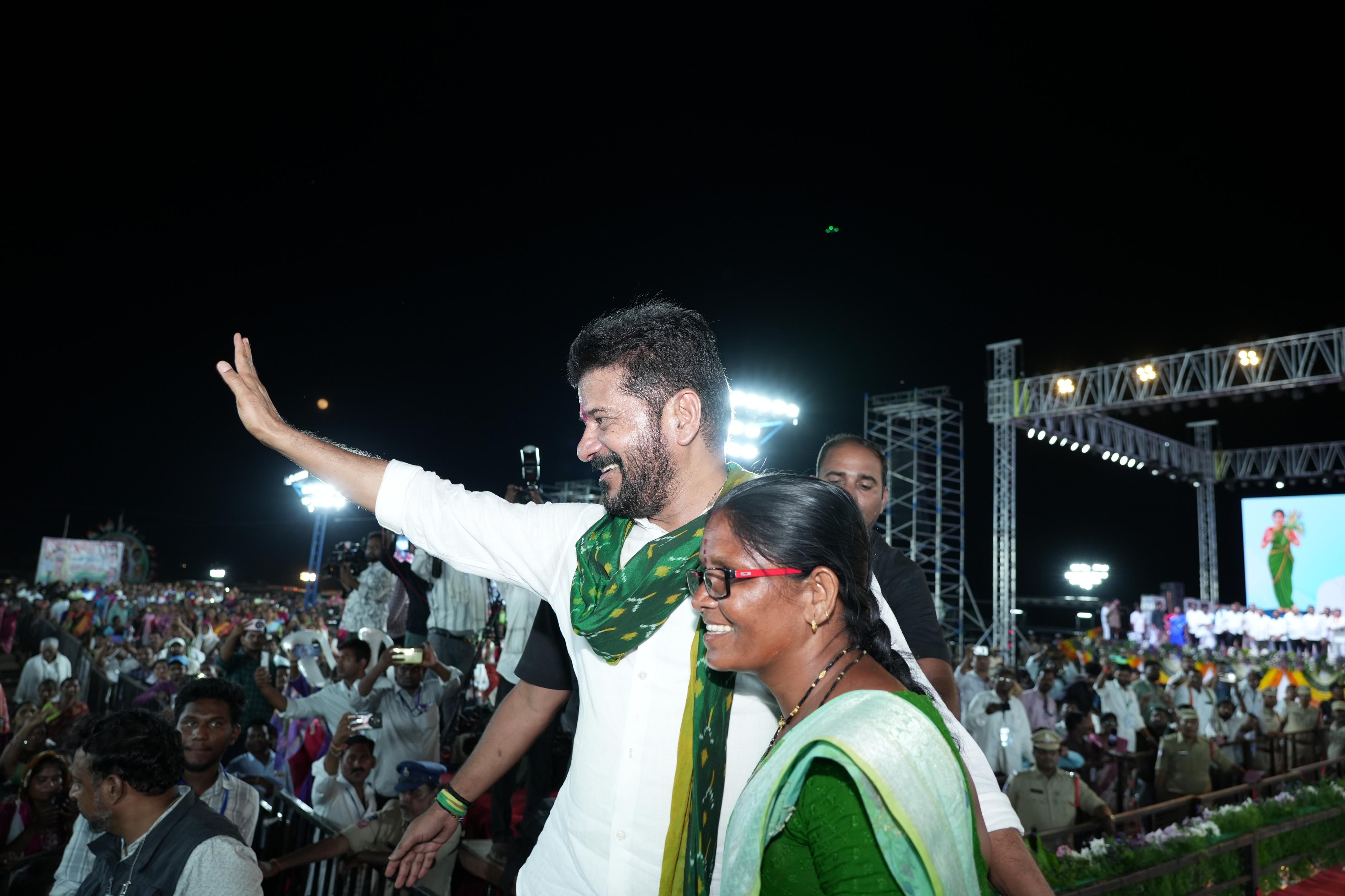 Hon’ble CM Sri A. Revanth Reddy inaugurated and lays the foundation stone for various development works and addresses a public meeting at Kagaznagar X Road, Komaram Bheem Asifabad District, under the Praja Palana – Pragathi Pranalika Programme. — image 4