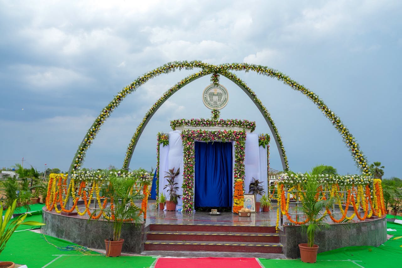 Hon’ble CM Sri A. Revanth Reddy Inaugurates the Pylon for HAM Roads at Market Yard, Kanagal, Nalgonda. — image 2