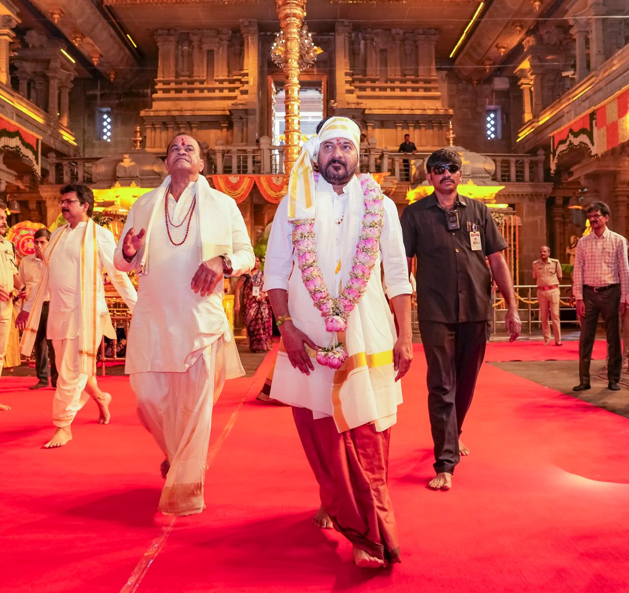 Hon’ble CM Sri A. Revanth Reddy Participated in Darshan and Pooja at Sri Lakshmi Narasimha Swamy Temple, Yadagirigutta, Yadadri Bhuvanagiri District — image 2