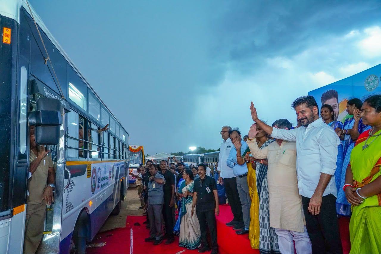 Hon’ble CM Sri A. Revanth Reddy Participated in Mahila Varotsavalu–2026, Flags Off SHG Women-Owned Buses, at Parade Grounds, Secunderabad. — image 4