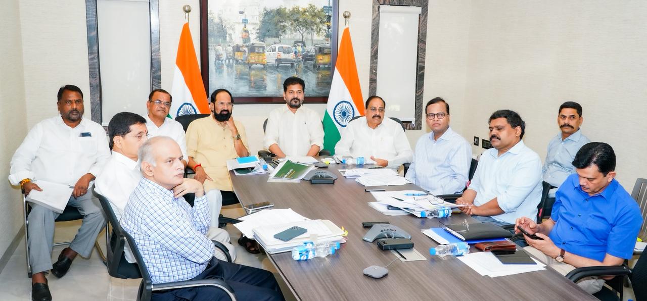 రాష్ట్రంలో ధాన్యం సేకరణ ప్రక్రియ, పురోగతిపై ముఖ్యమంత్రి గారు క్యాంపు కార్యాలయంలో వివిధ జిల్లాల కలెక్టర్లతో వీడియో కాన్ఫరెన్స్ ద్వారా సమీక్షించారు.