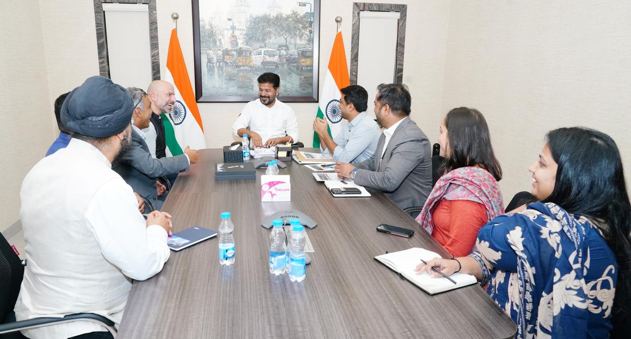 ఉబర్ సంస్థ చీఫ్ ఎగ్జిక్యూటివ్ ఆఫీసర్ (CEO) దారా ఖోస్రోషాహి గారి నేతృత్వంలోని ప్రతినిధి బృందం ముఖ్యమంత్రి గారితో జూబ్లీహిల్స్ నివాసంలో భేటీ అయింది. — image 4