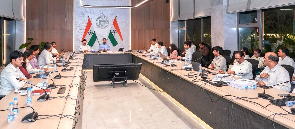 మూసీ రివర్ ఫ్రంట్ డెవలప్మెంట్ ప్రాజెక్టు మొదటి దశ ప్రాజెక్టు పురోగతిపై ముఖ్యమంత్రి శ్రీ ఎ. రేవంత్ రెడ్డి గారు ఉన్నతస్థాయి సమావేశంలో సమీక్షించారు.